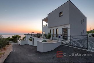 012 2037 09 Makarska villa with pool and sea view for sale