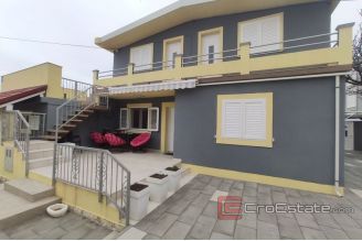 020 2043 09 Zadar house first row to the sea for sale