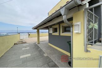 020 2043 09 Zadar house first row to the sea for sale