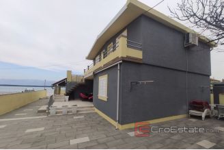 020 2043 09 Zadar house first row to the sea for sale