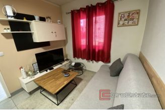 020 2043 09 Zadar house first row to the sea for sale