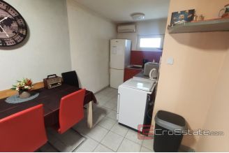 020 2043 09 Zadar house first row to the sea for sale