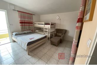 020 2043 09 Zadar house first row to the sea for sale