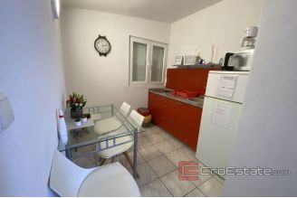 020 2043 09 Zadar house first row to the sea for sale