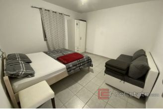 020 2043 09 Zadar house first row to the sea for sale