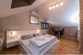 016 2043 10 Zadar aparthotel in the city center for sale