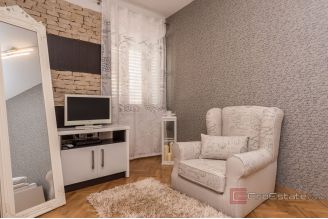 016 2043 10 Zadar aparthotel in the city center for sale