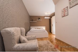 016 2043 10 Zadar aparthotel in the city center for sale