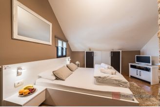 016 2043 10 Zadar aparthotel in the city center for sale