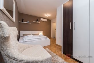 016 2043 10 Zadar aparthotel in the city center for sale