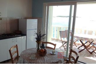 008 2040 08 island of Vis house _in the first row to the sea for sale