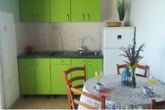 008 2040 08 island of Vis house _in the first row to the sea for sale