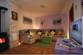 010 2039 07 island of Brac stone house with pool for sale