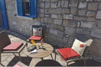 010 2039 07 island of Brac stone house with pool for sale