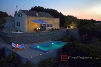 010 2039 07 island of Brac stone house with pool for sale
