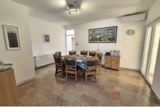 016 2016 75 island brac apartment house with sea view for sale