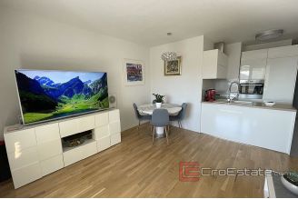 010 2035 22 Split Znjan three bedroom apartment for sale