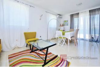 010 2042 03 Zadar apartment house with open sea view for sale