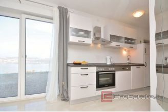 010 2042 03 Zadar apartment house with open sea view for sale