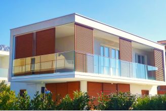 008 2040 11 near split modern villa with pool for sale