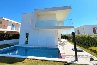 001 2040 10 near split luxury villa with pool for sale