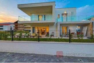 009 2040 10 near split luxury villa with pool for sale