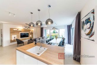 009 2040 10 near split luxury villa with pool for sale