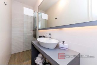 009 2040 10 near split luxury villa with pool for sale