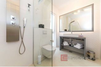 009 2040 10 near split luxury villa with pool for sale