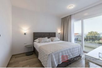 018 2040 09 Kastela villa with pool and sea view for sale