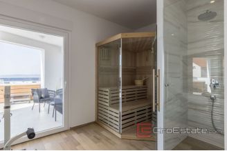 018 2040 09 Kastela villa with pool and sea view for sale