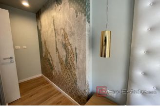 008 2036 16 Split Manus modern apartment for sale