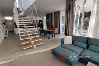 007 2041 11 Ugljan villa with pool near the sea for sale