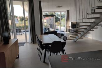 007 2041 11 Ugljan villa with pool near the sea for sale