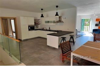 006 2021 298 Rogoznica house near the sea for sale