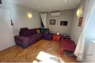 005 5081 30 Split center apartment for sale