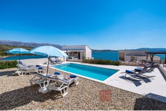 017 2043 13 Zadar house near the sea for sale1