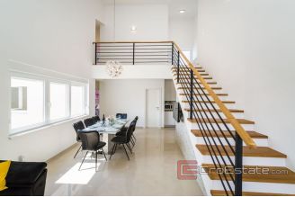 017 2043 13 Zadar house near the sea for sale1