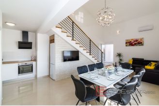 017 2043 13 Zadar house near the sea for sale1