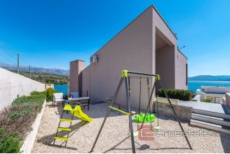 017 2043 13 Zadar house near the sea for sale1