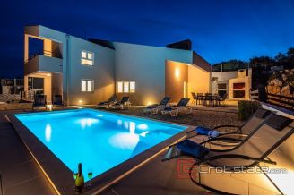 017 2043 13 Zadar house near the sea for sale1