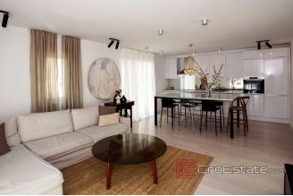 009 2022 325 Omis unique property with pool and sea view for sale