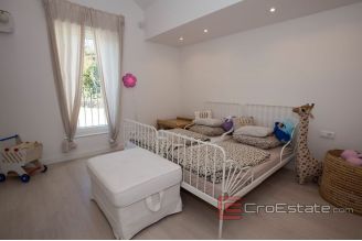 009 2022 325 Omis unique property with pool and sea view for sale