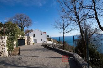 009 2022 325 Omis unique property with pool and sea view for sale