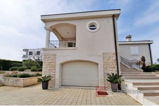 016 2038 09 near sibenik villa with pool for sale