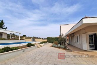 016 2038 09 near sibenik villa with pool for sale