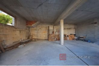 006 5085 30 Split Visoka unfinished house for sale