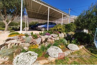 009 2040 14 kastela house with sea view for sale