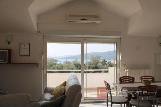 009 2031 33 Trogir three bedroom apartment with sea view for sale