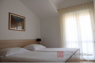 009 2031 33 Trogir three bedroom apartment with sea view for sale